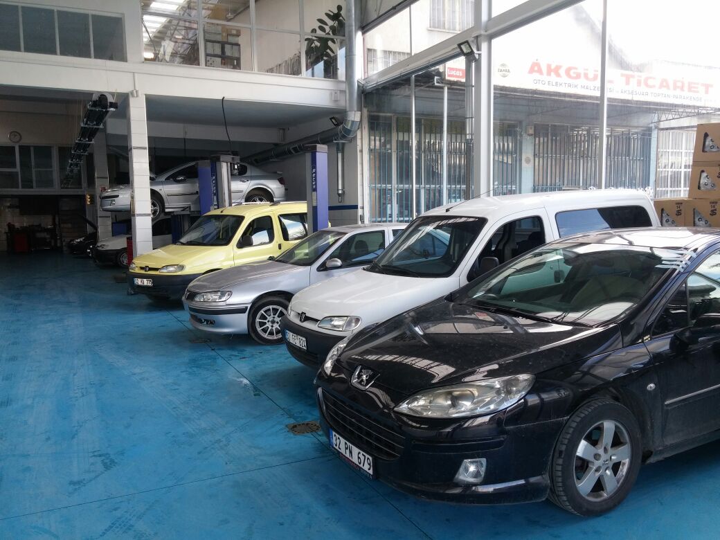 Özveziroğlu teknisyeni motor bölümünde çalışıyor
